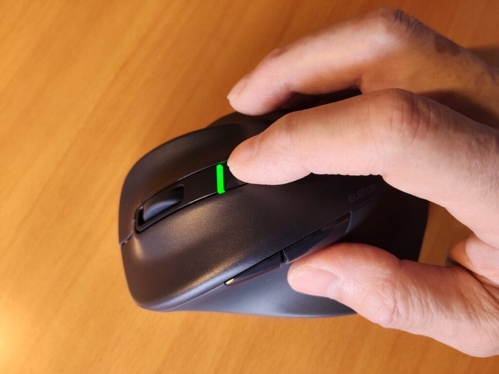 エレコムEX-Gのデバイス切替ボタンとLEDランプ
